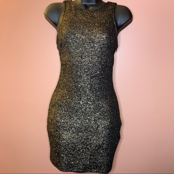 LUSH Twist strap Dress - Picture 2 of 6
